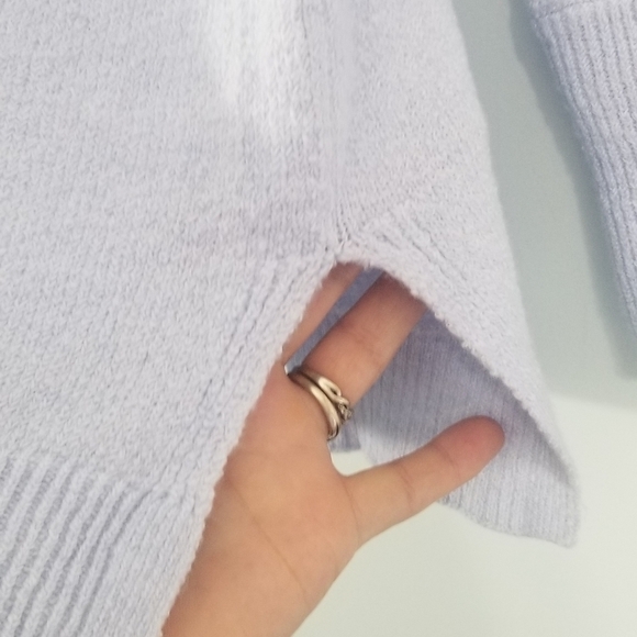 Loft Sweater. V-Neck. Oversized. Side Slits. Ribbed Trim. Soft and Stretchy. XS. - Picture 5 of 9